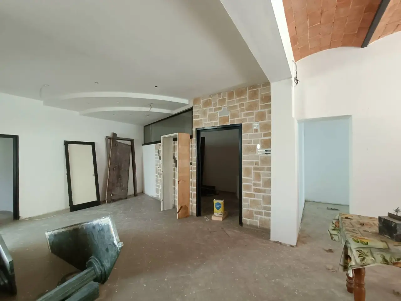 Esercizio commerciale in Via Matteotti, Crespina Lorenzana, {3} - Foto 1