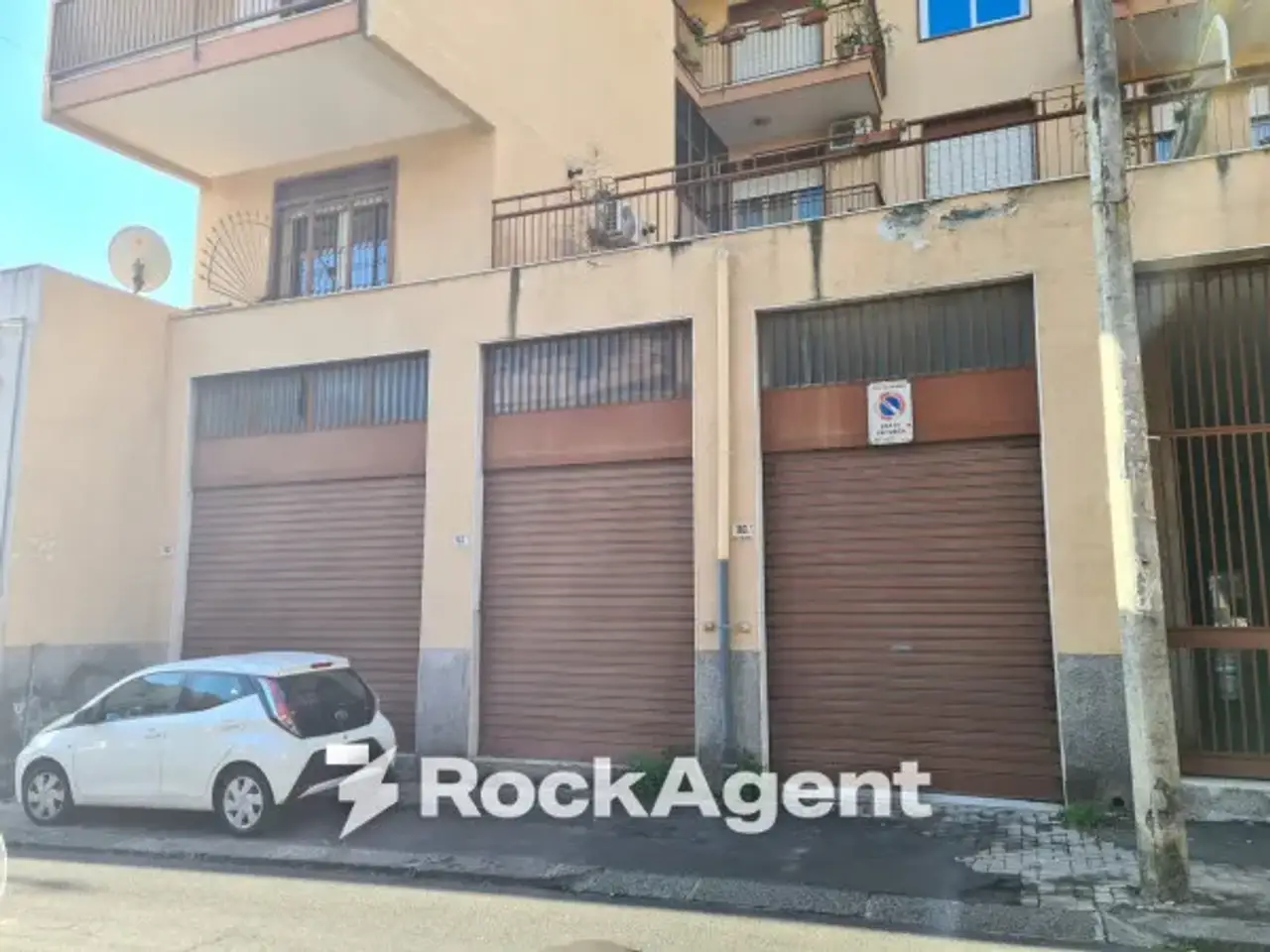 Magazzino in Via Regina Bianca 103, Catania, {3} - Foto 1
