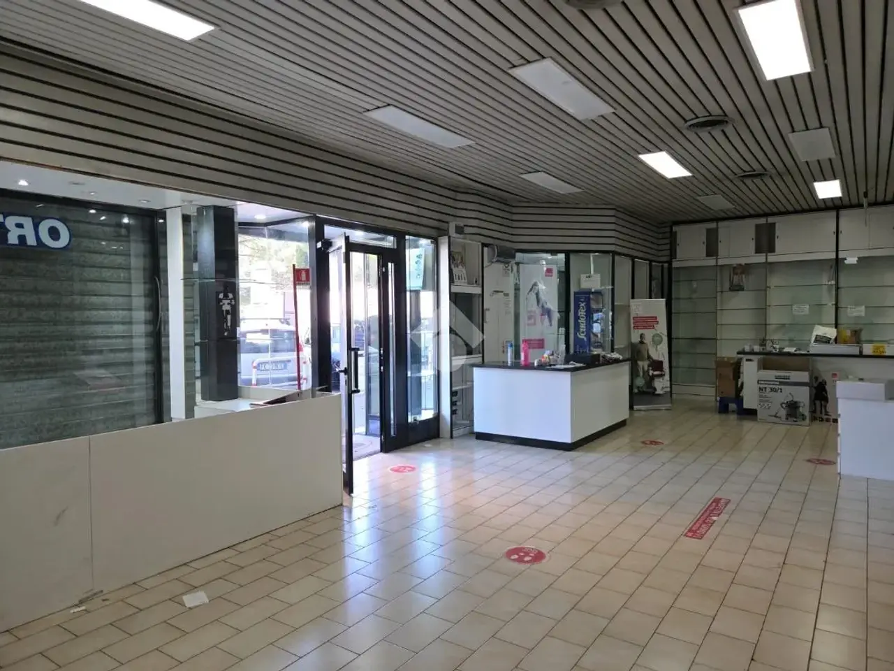 Negozio in Viale Paolo Ferdinando Quaglia 16, Roma, {3} - Foto 2