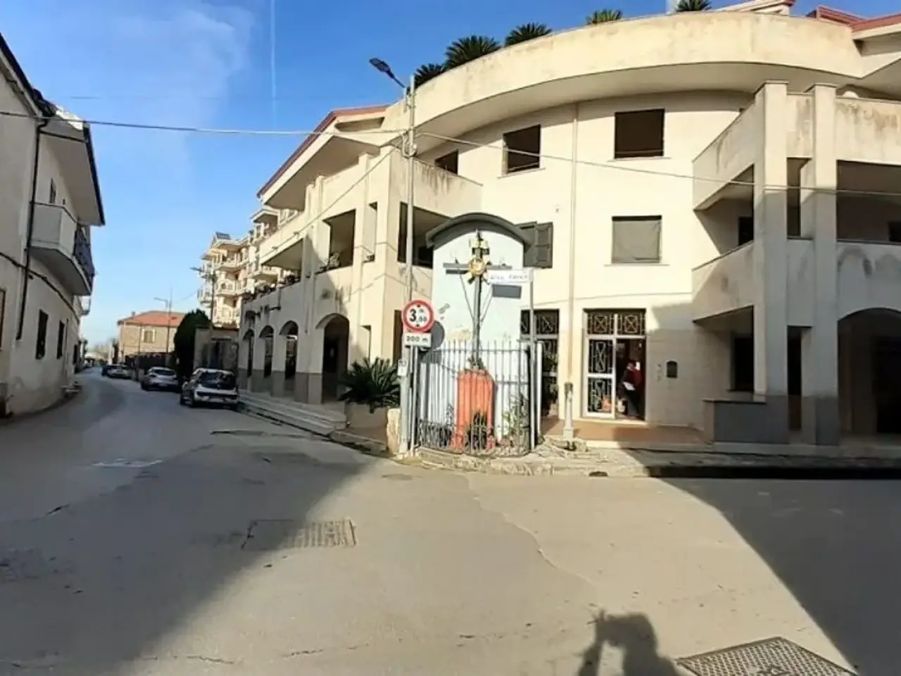 Negozio in Via Arco Felice 40, Santa Maria Capua Vetere, {3} - Foto 1