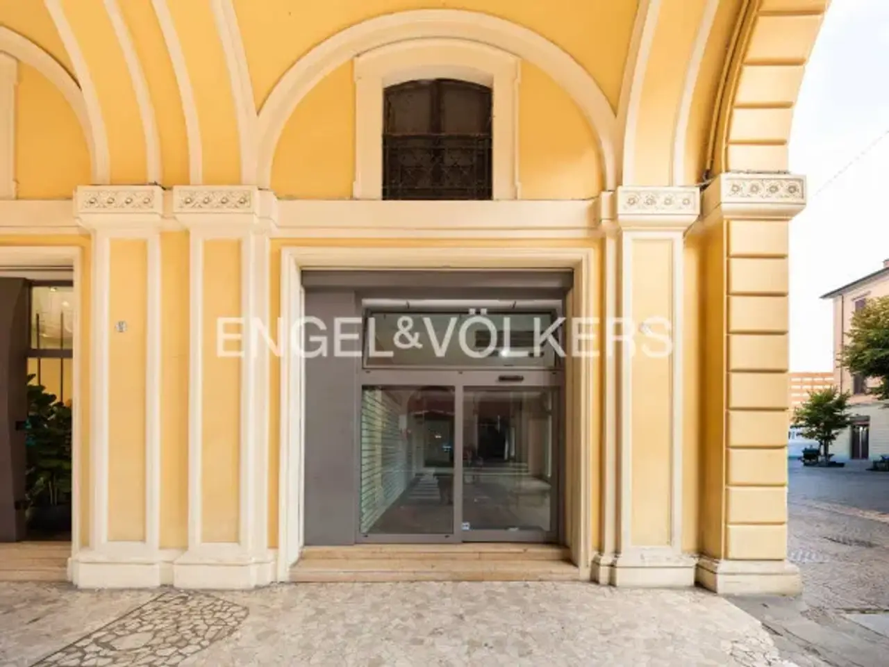 Negozio in Via dell'Indipendenza 67, Bologna, {3} - Foto 1