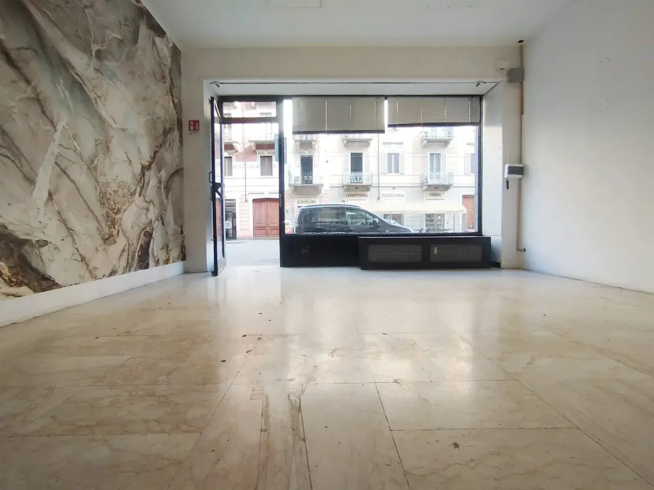 Negozio in Via Dante di Nanni 10/B, Torino, {3} - Foto 1