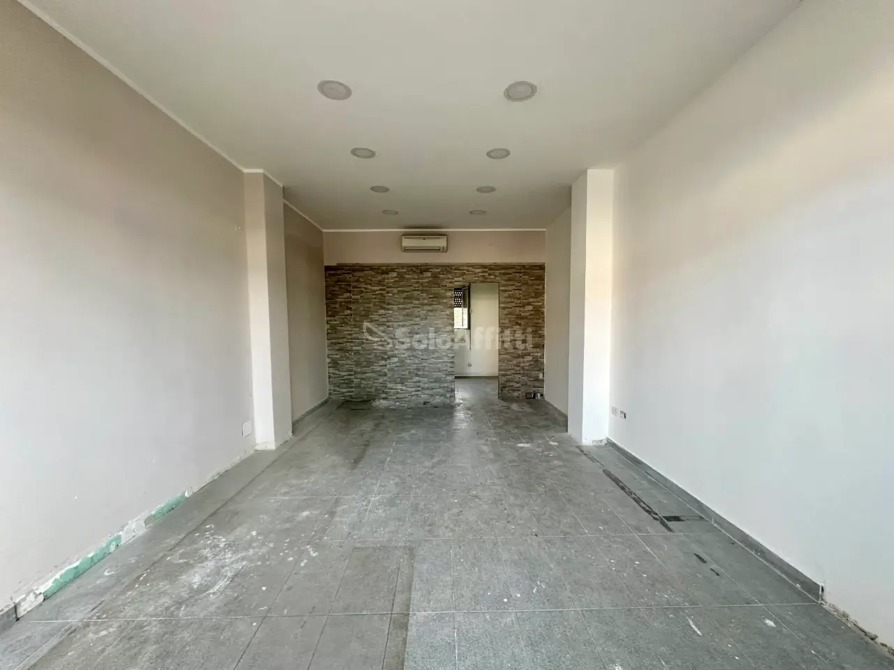 Negozio in Strada Acque Alte, Latina, {3} - Foto 1