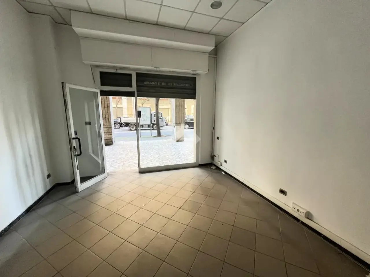Negozio in Via Vittorio Veneto 251, La Spezia, {3} - Foto 1