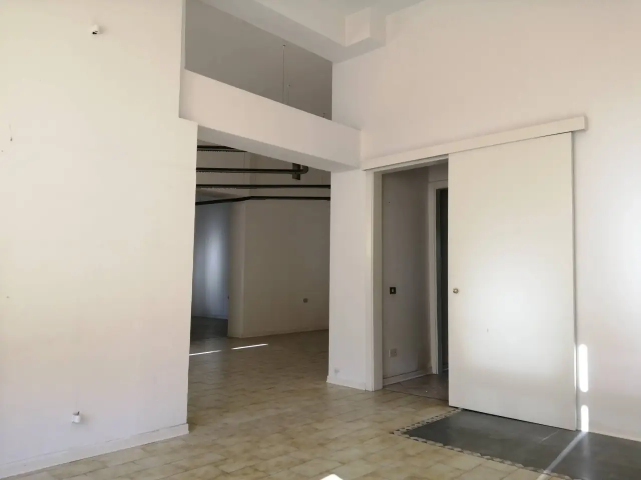 Esercizio commerciale in Via Primo Maggio, Ponsacco, {3} - Foto 1