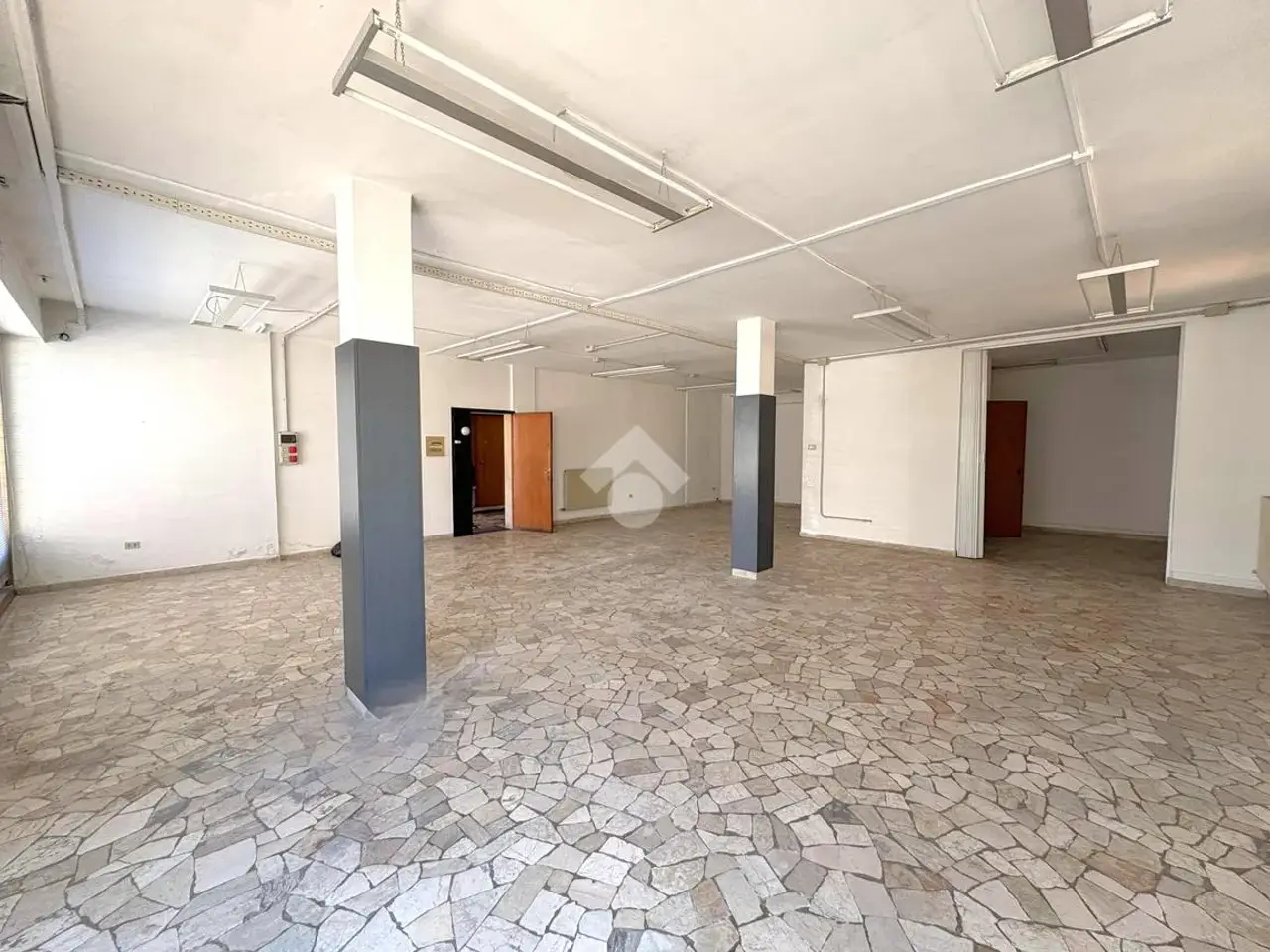Negozio in Via Manzoni 52, Montecchio Maggiore, {3} - Foto 2