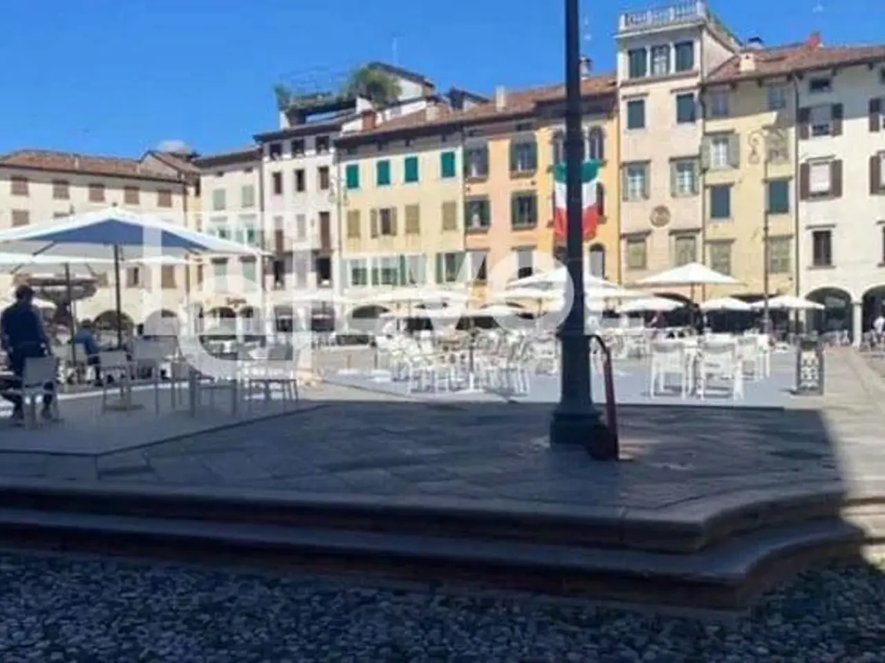 Esercizio commerciale in Piazza San Giacomo, Udine, {3} - Foto 2