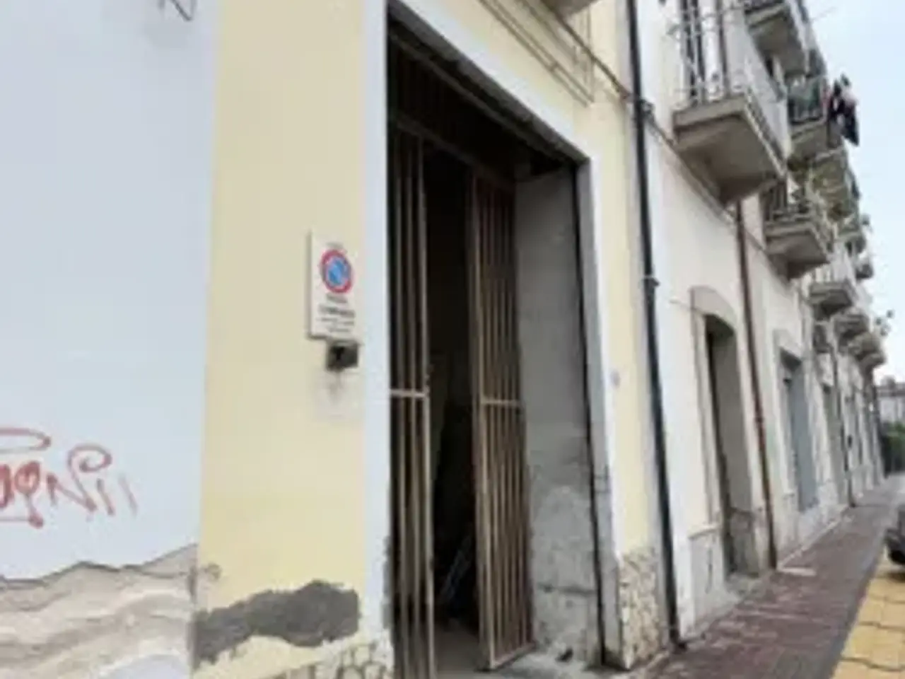 Magazzino in Via Mario Antonio Alfani, Pontecagnano Faiano, {3} - Foto 1