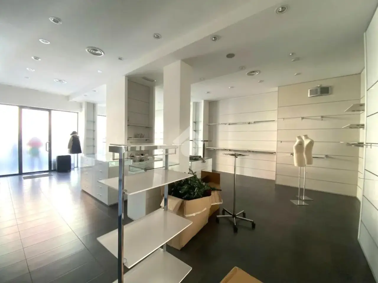 Negozio in Via Luigi Configliachi 24, Abano Terme, {3} - Foto 2