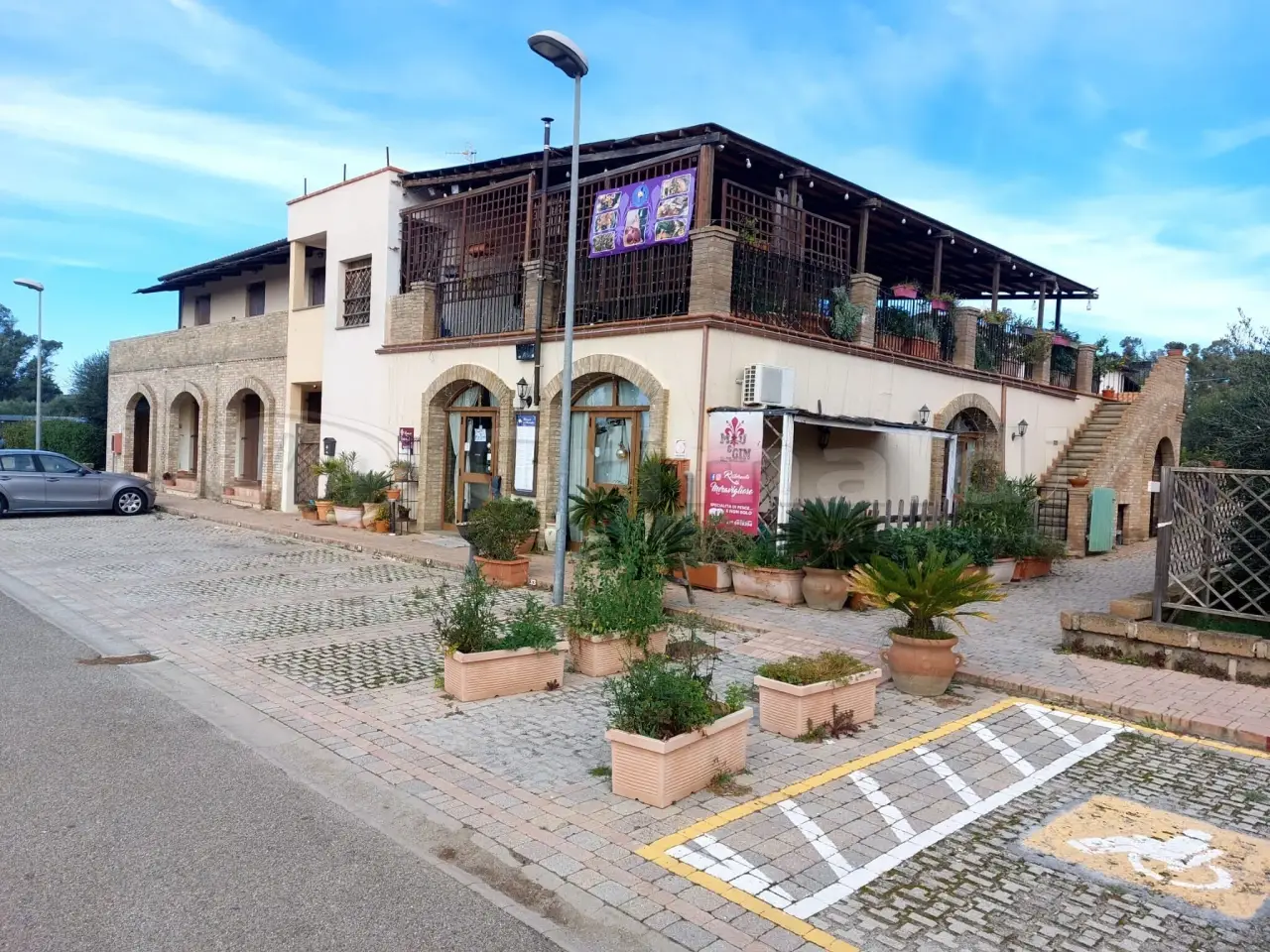 Palazzina commerciale in Via Aurelia Nord 10, Follonica, {3} - Foto 2