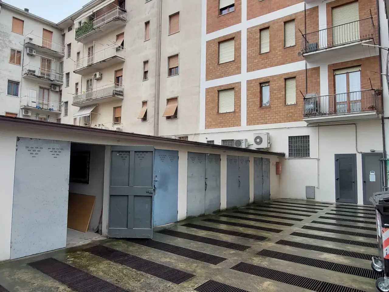Parcheggio chiuso in Via Dante Alighieri, Piacenza, {3} - Foto 1