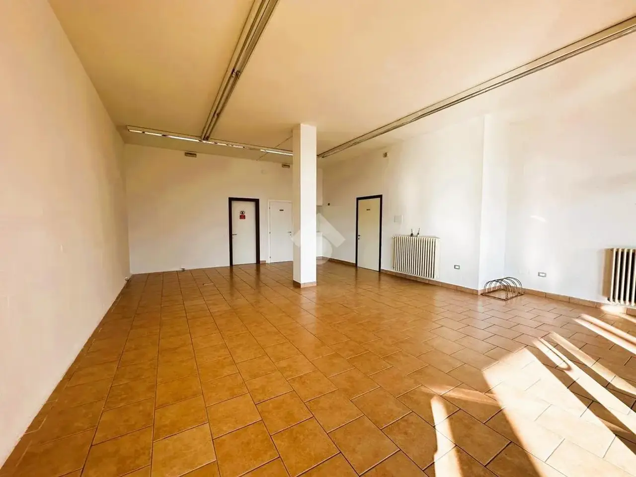 Negozio in Via Romana Zuccona 26, Bagnolo San Vito, {3} - Foto 1