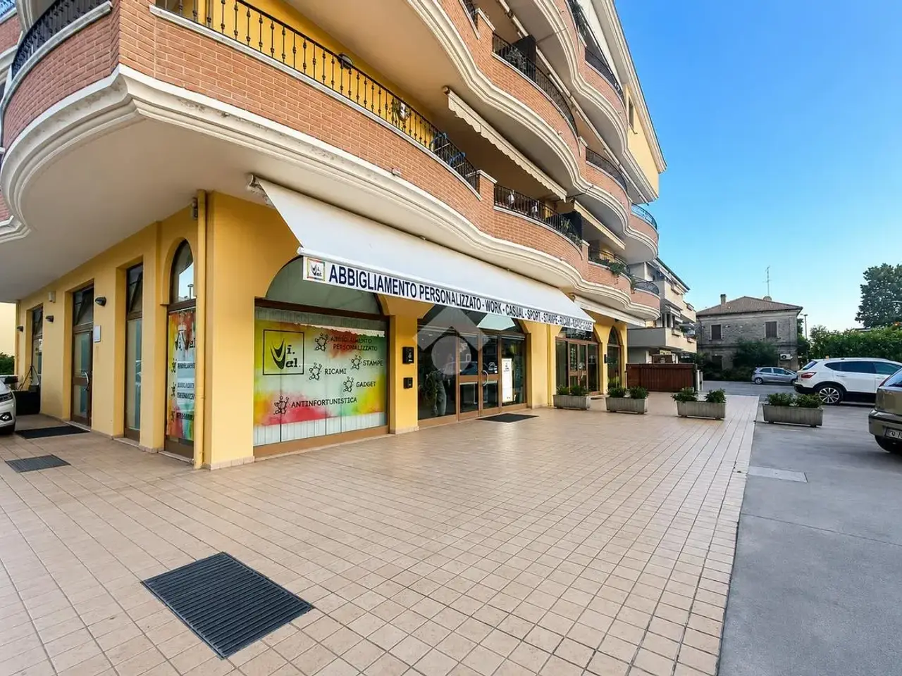 Negozio in Via Nazionale Adriatica 85, Tortoreto, {3} - Foto 1
