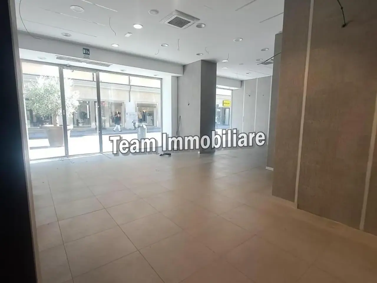 Locale commerciale in , Livorno, {3} - Foto 1
