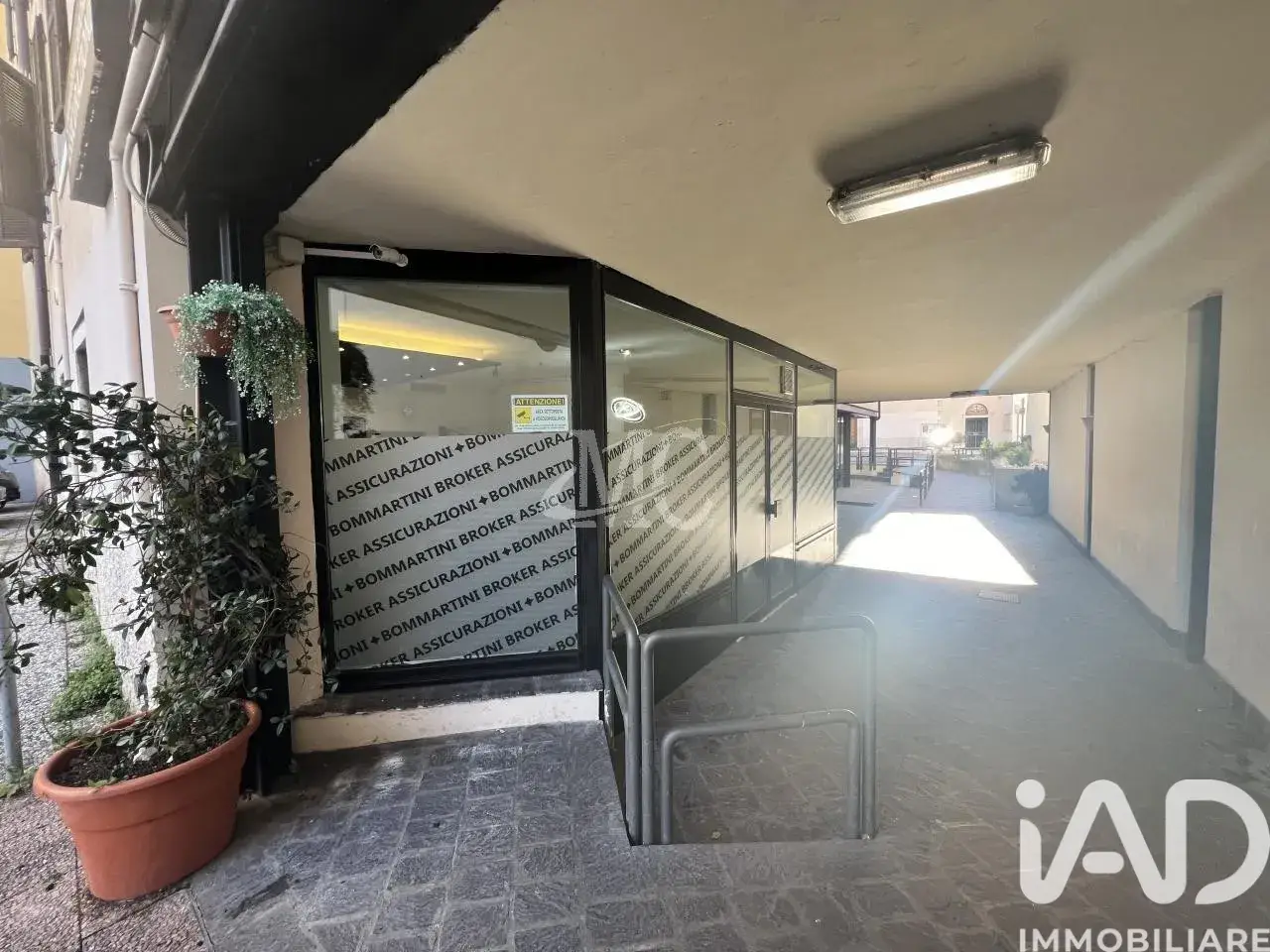 Negozio in Vicolo Parolari 1, Rovereto, {3} - Foto 2