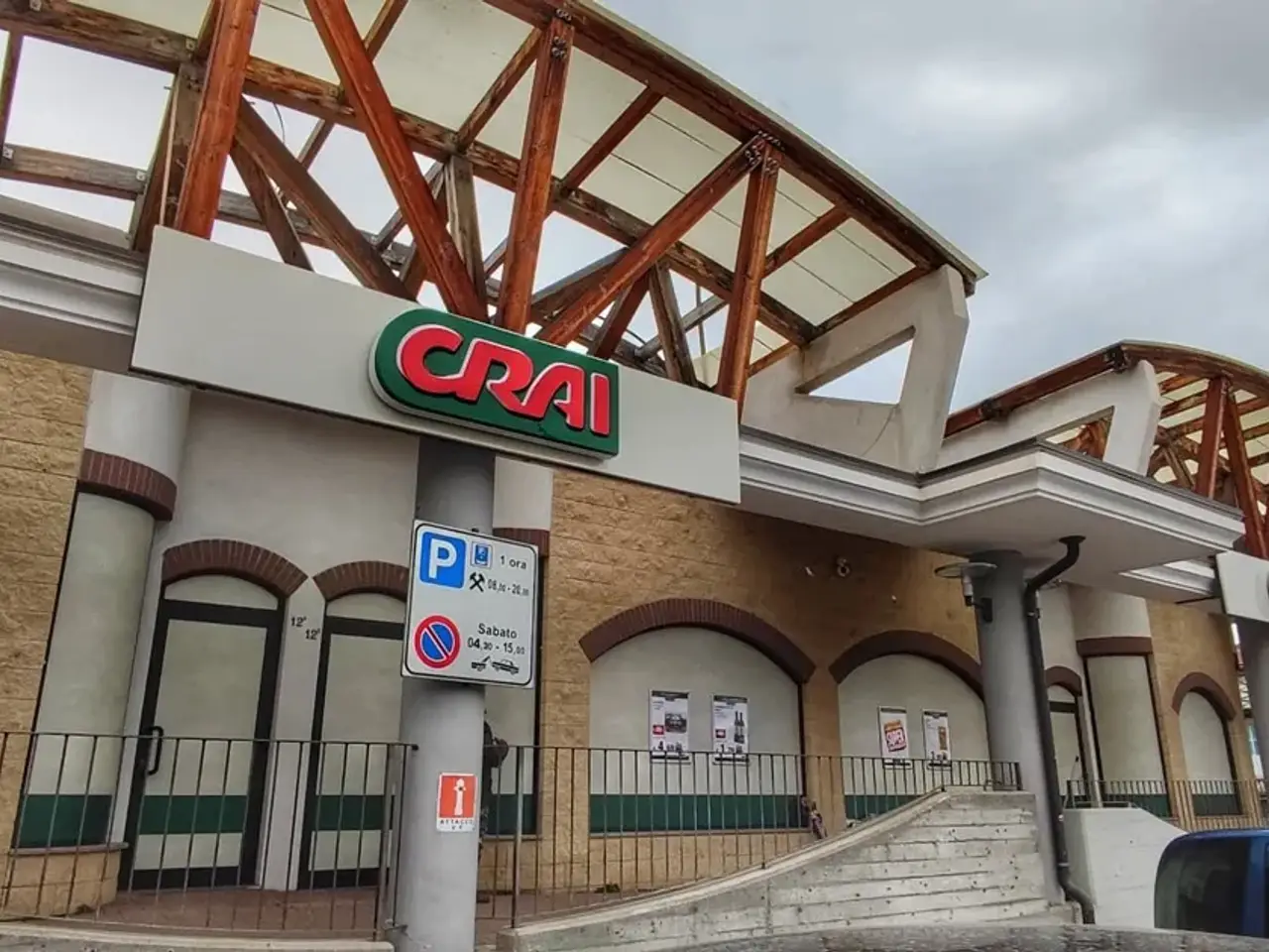 Esercizio commerciale in Piazza Maritano /, Giaveno, {3} - Foto 2