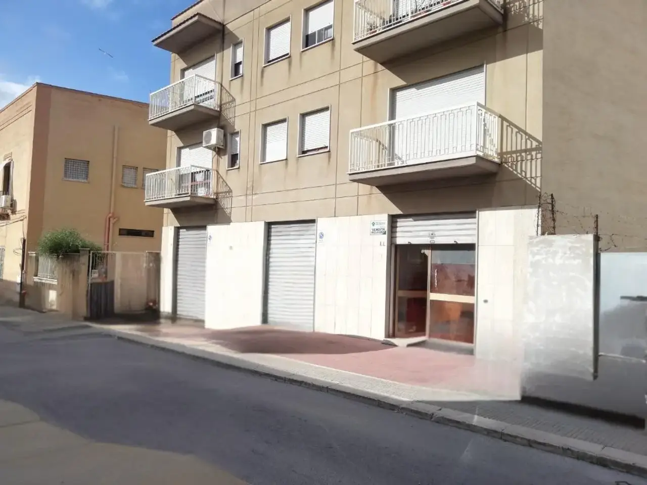 Magazzino in Via Tenente Lungaro 1, Erice, {3} - Foto 2