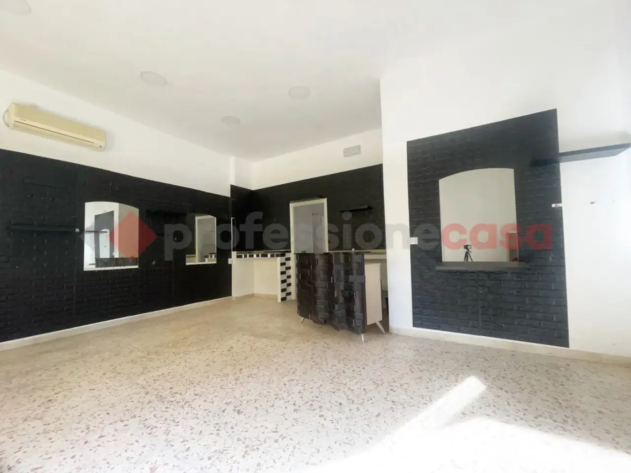 Negozio in Via Paolessi 61, Rieti, {3} - Foto 1