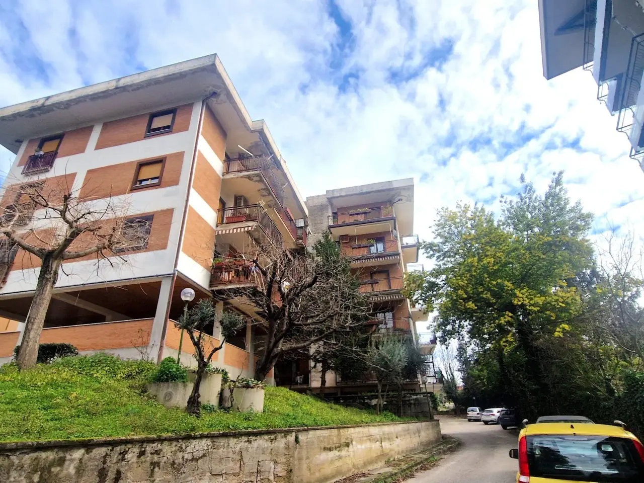 Parcheggio chiuso in , Avellino, {3} - Foto 1