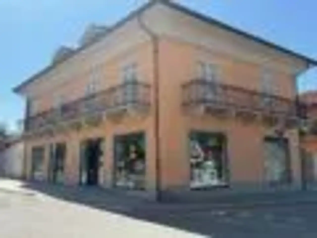Negozio in Piazza Giuseppe Mazzini, Carmagnola, Carmagnola, {3} - Foto 1