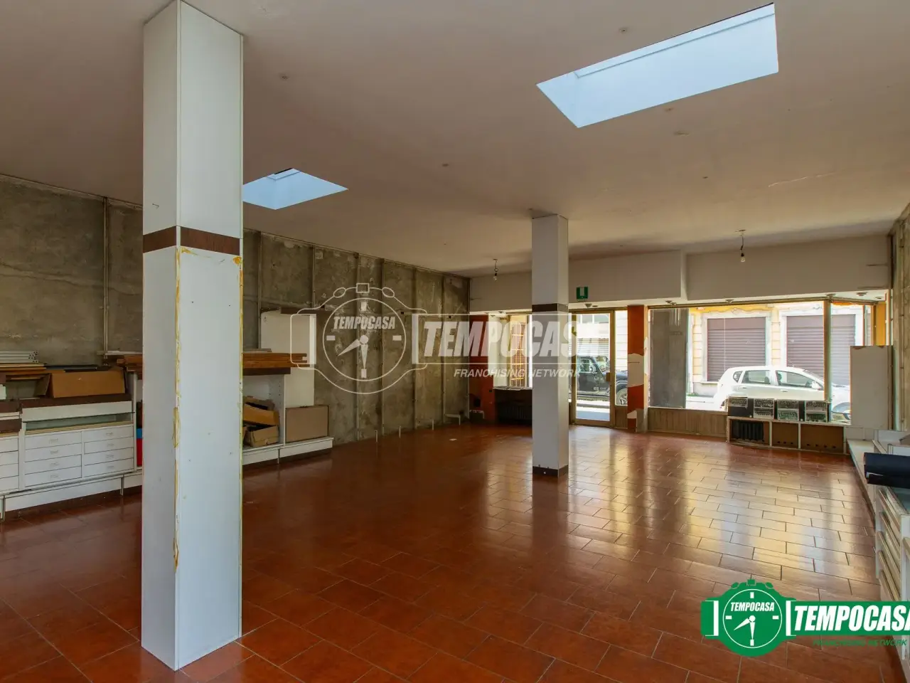 Negozio in Via Vittorio Veneto 21/B, Castellanza, {3} - Foto 1