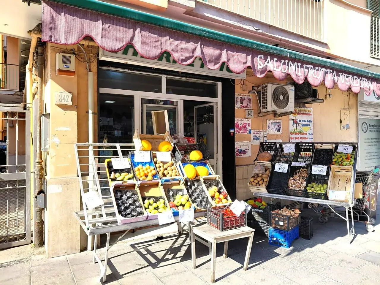 Negozio in Via Diocleziano 340, Napoli, {3} - Foto 2