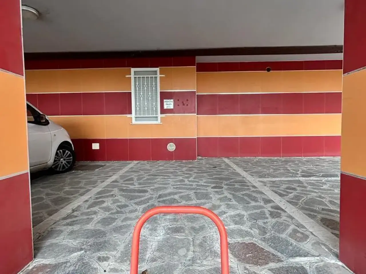 Parcheggio chiuso in Viale Maiella 23/a, Francavilla Al Mare, {3} - Foto 1