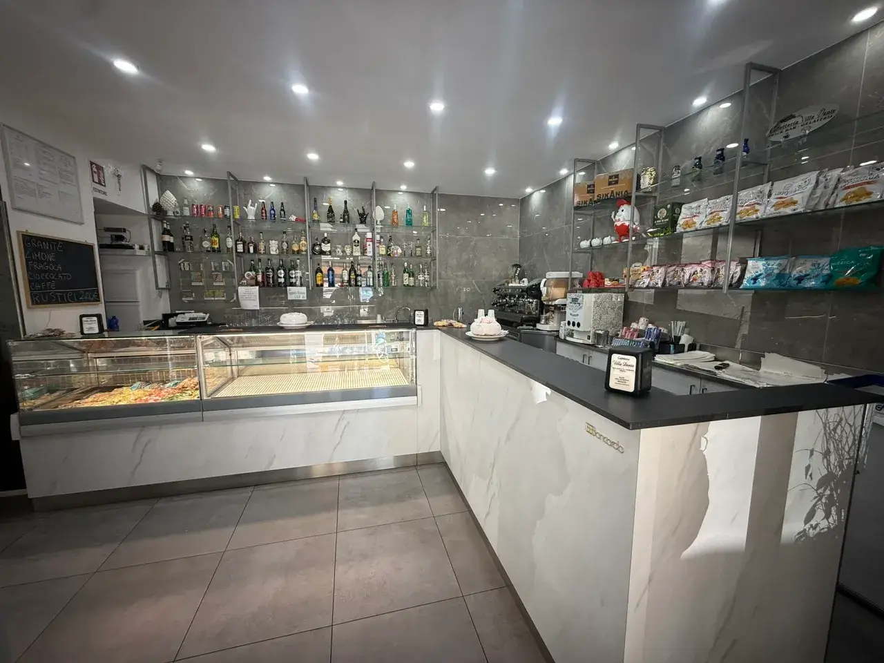 Gelateria in Piazza Dante Alighieri, Messina, {3} - Foto 1