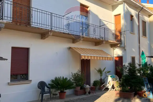 Villa in Via Tevere 4, Gallarate - Foto 1