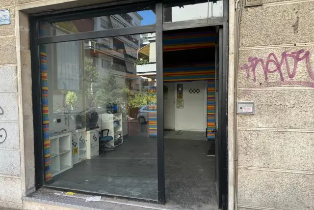 Geschäft in Via Ugo De Carolis 69, Roma - Foto 1