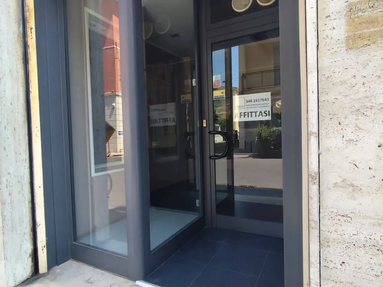 Esercizio commerciale in , Mirandola, {3} - Foto 1