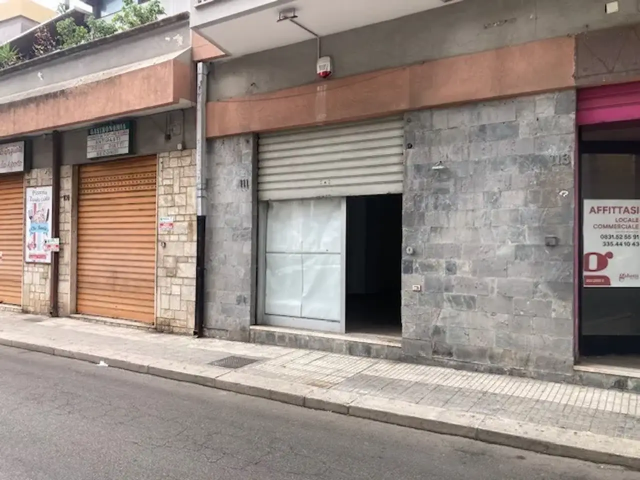 Negozio in Viale S. Giovanni Bosco 111, Brindisi, {3} - Foto 1