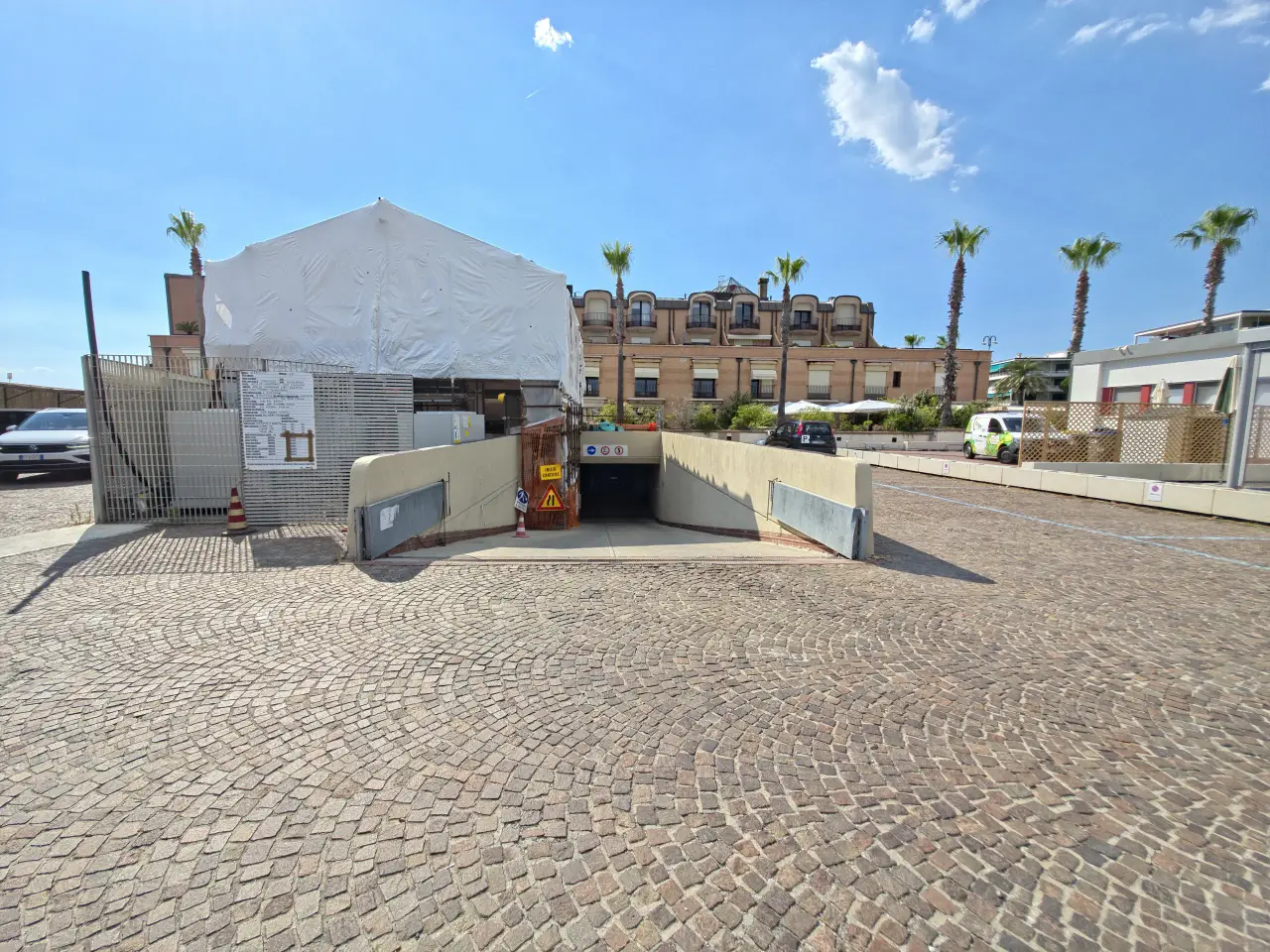 Parcheggio chiuso in Corso Italia 17a R, Genova, {3} - Foto 2