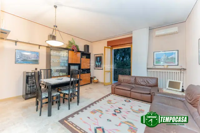 3-room flat in Via Filippo Turati 17, Bareggio - Photo 1