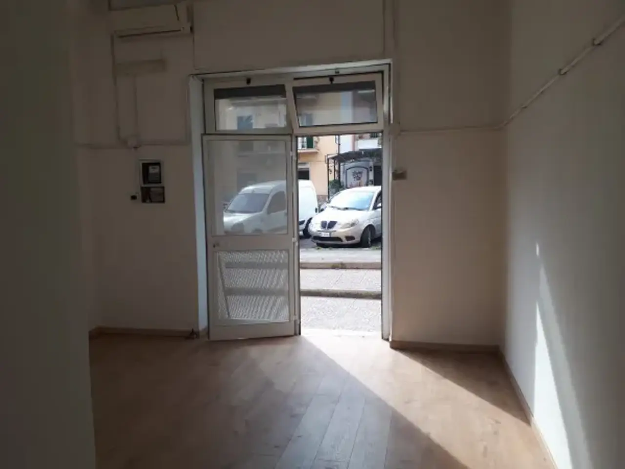 Negozio in Via delle Acacie, Roma, {3} - Foto 1