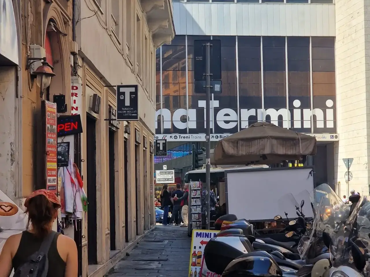 Esercizio commerciale in Via Marghera 11, Roma, {3} - Foto 2