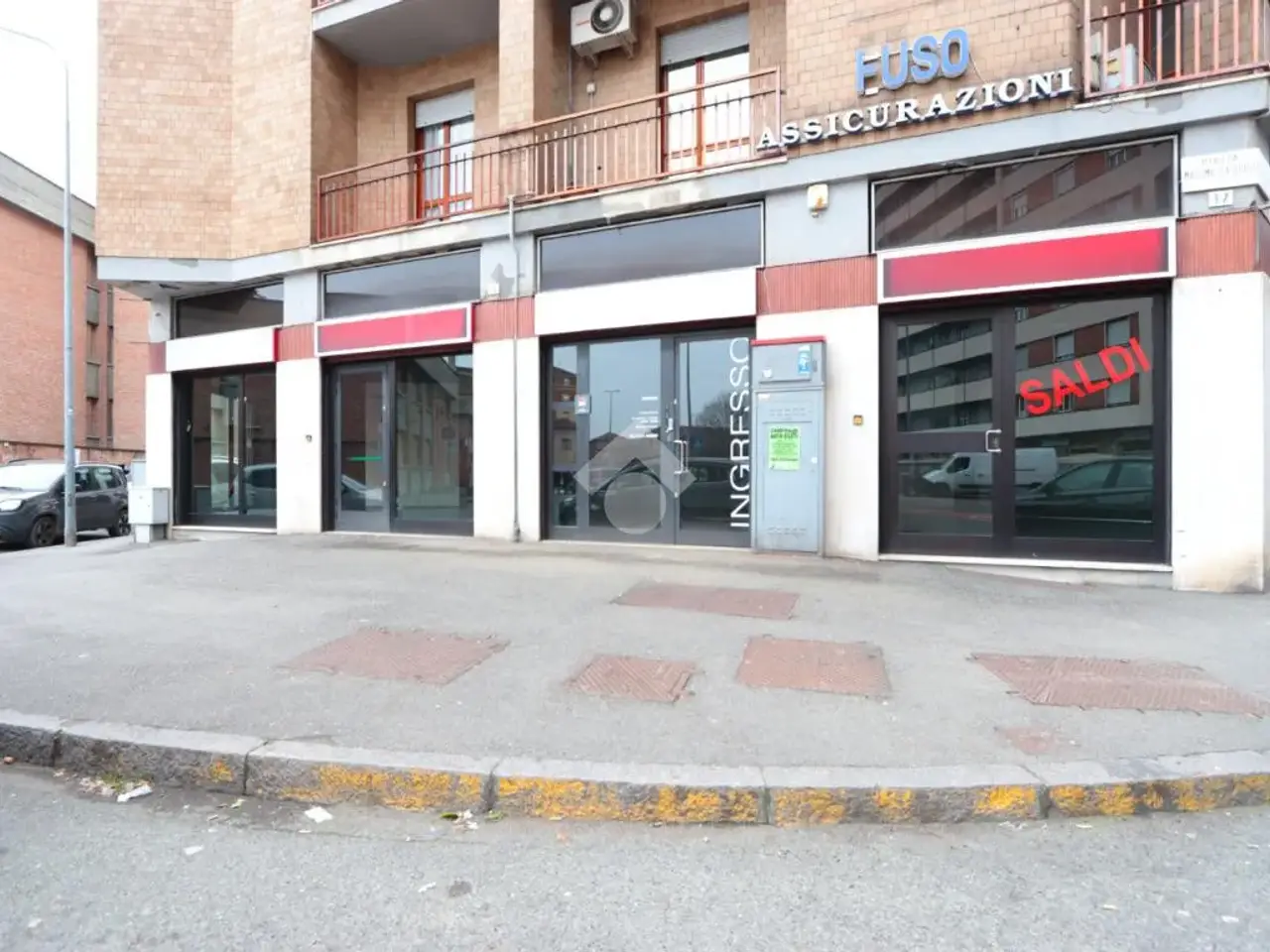 Negozio in Piazza Massimo d'Azeglio 17, Alessandria, {3} - Foto 1