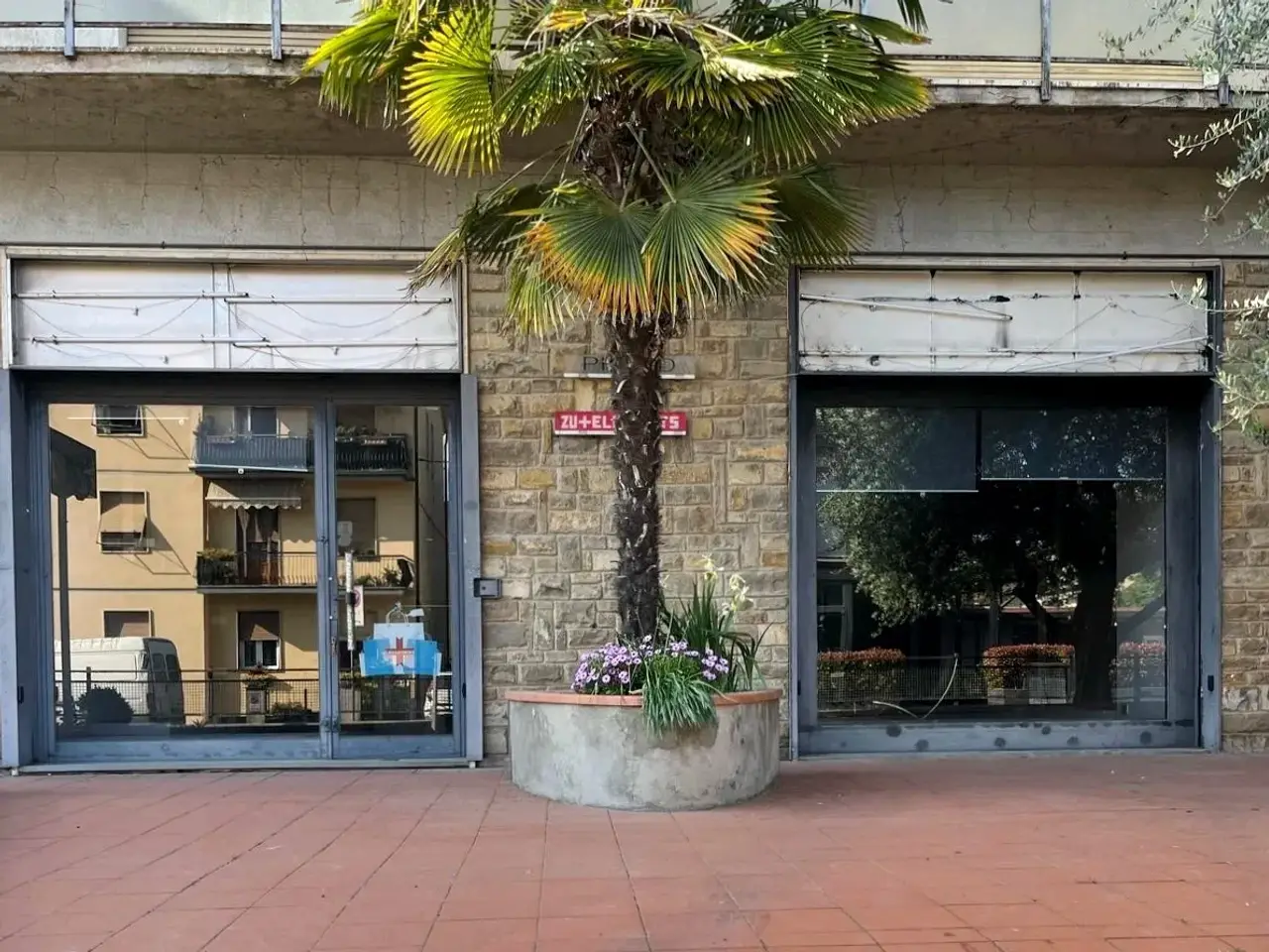 Negozio in Viale Europa, Terranuova Bracciolini, {3} - Foto 1