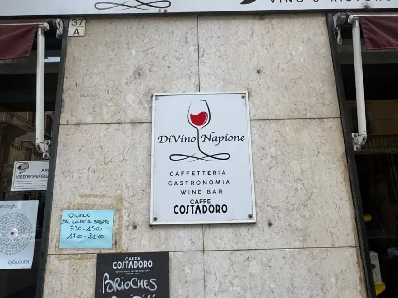 Esercizio commerciale in Via Napione, Torino, {3} - Foto 1