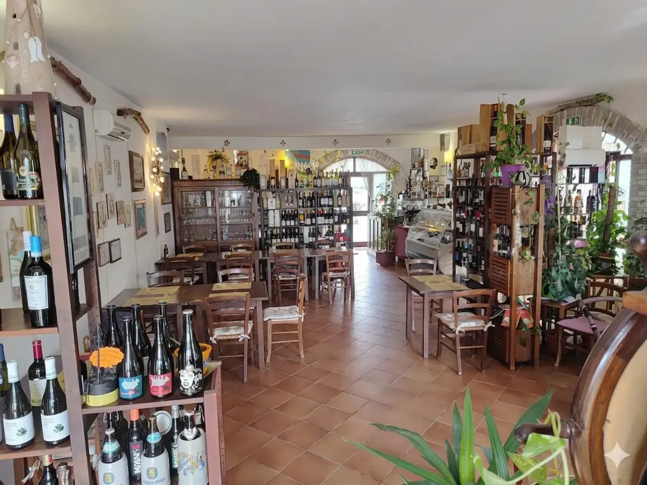 Palazzina commerciale in Via Aurelia Nord 10, Follonica, {3} - Foto 1