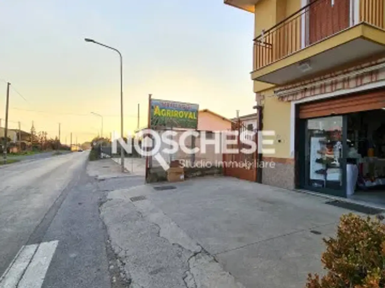Negozio in Via Ferdinando Magellano 44, Pontecagnano Faiano, {3} - Foto 2