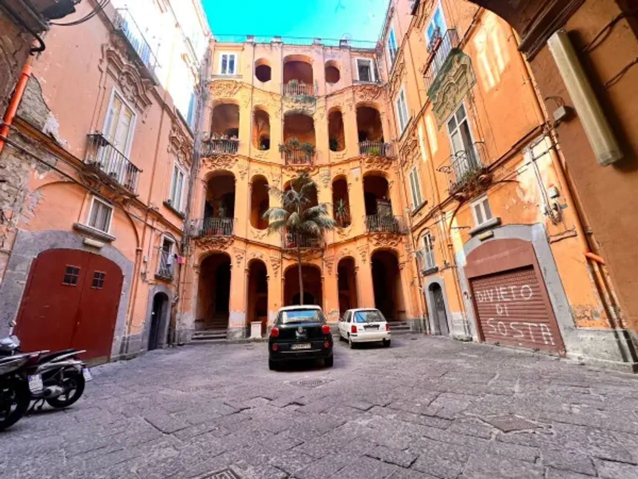 Magazzino in Via San Giuseppe dei Nudi, Napoli, {3} - Foto 1
