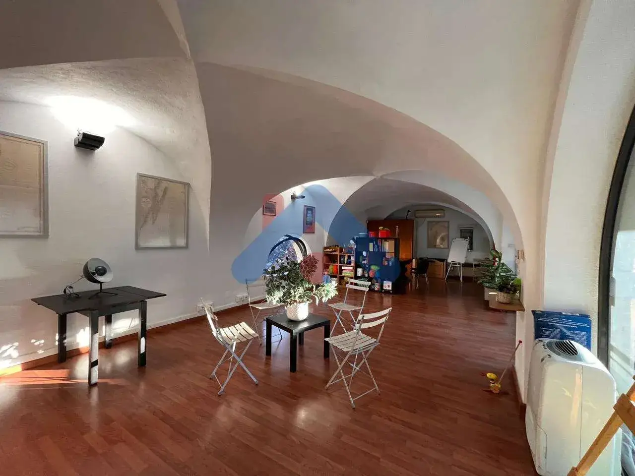 Negozio in Via Palazzo di Città 12, Chieri, {3} - Foto 1