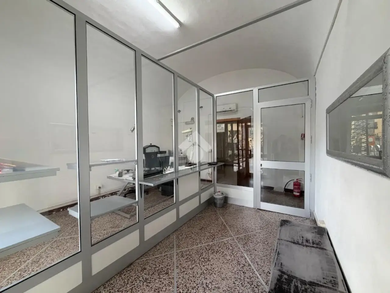 Negozio in Piazza Francesco Domenico Guerrazzi 8, Pisa, {3} - Foto 1