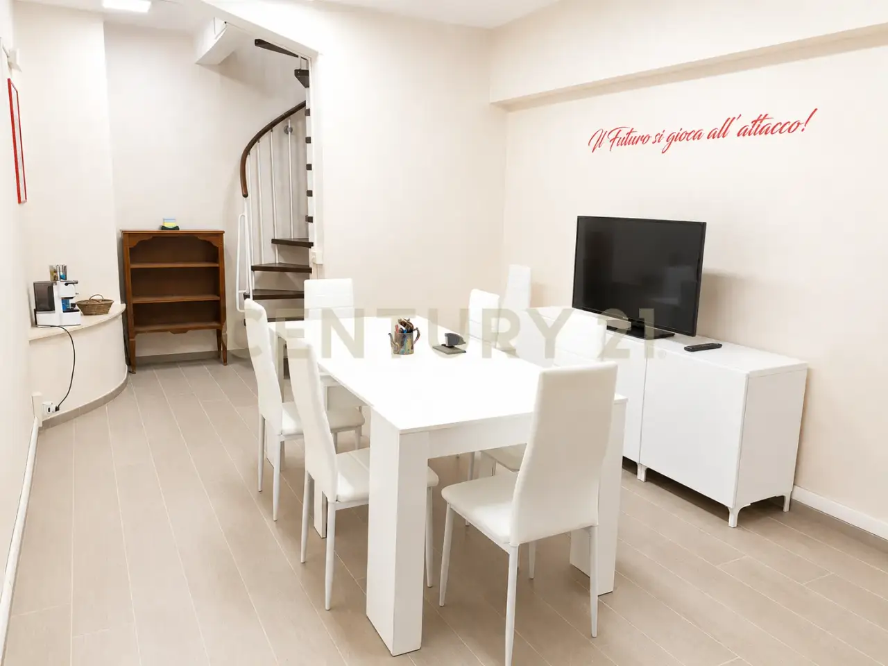 Agenzia immobiliare in Via Val Chisone 24, Roma, {3} - Foto 1