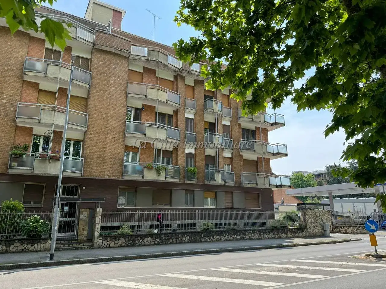 Locale commerciale in Viale Giulio Cesare 239, Novara, {3} - Foto 2