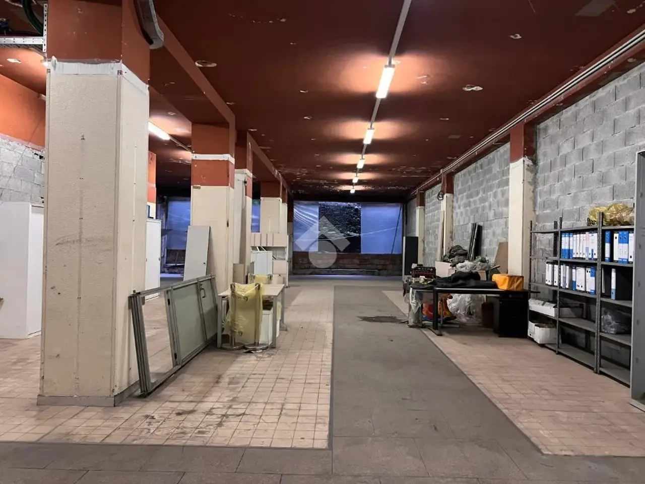 Negozio in Via Amatore Sciesa 11, Seregno, {3} - Foto 2