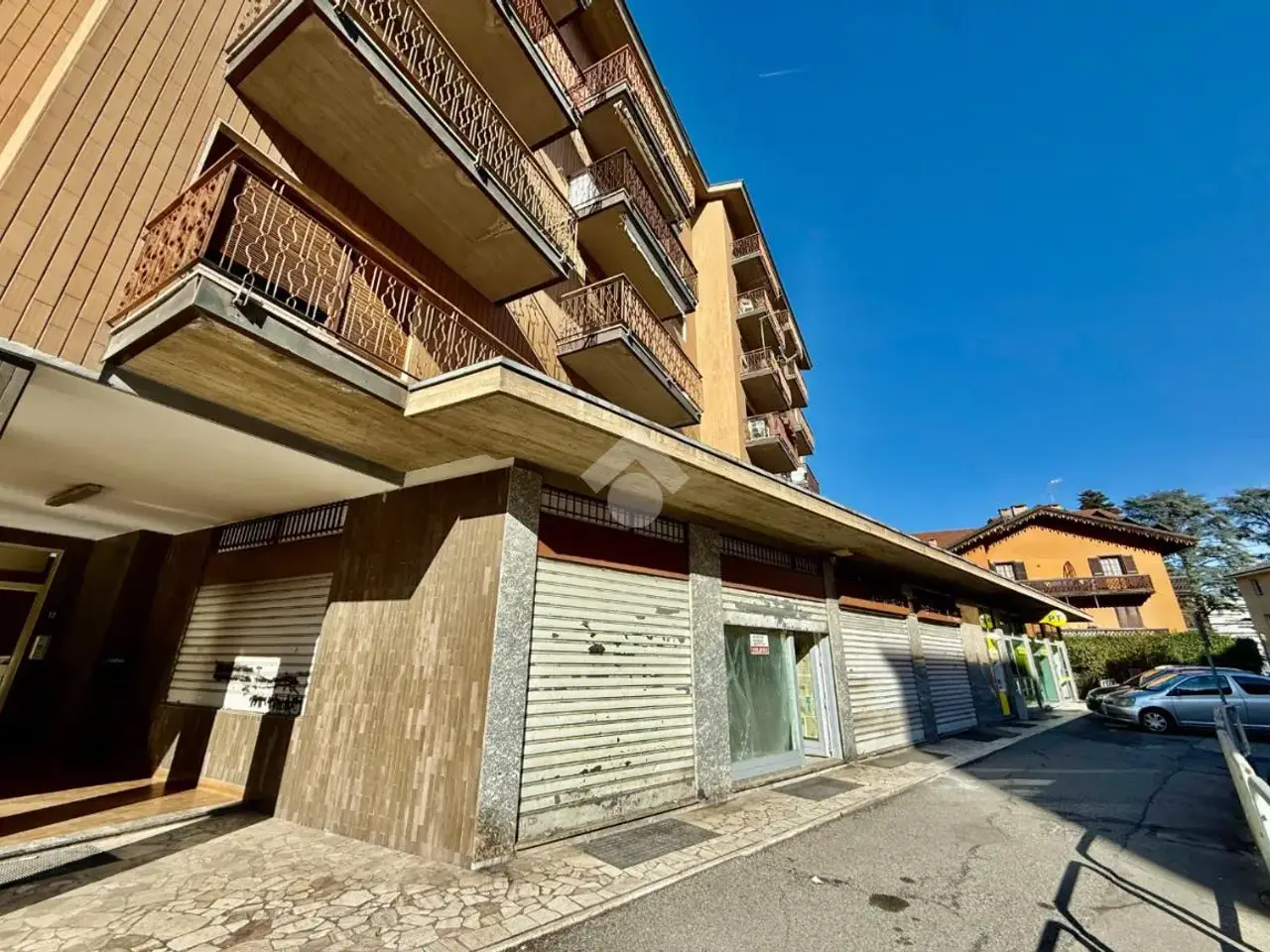 Negozio in Via Cesare Battisti 10, Aosta, {3} - Foto 1
