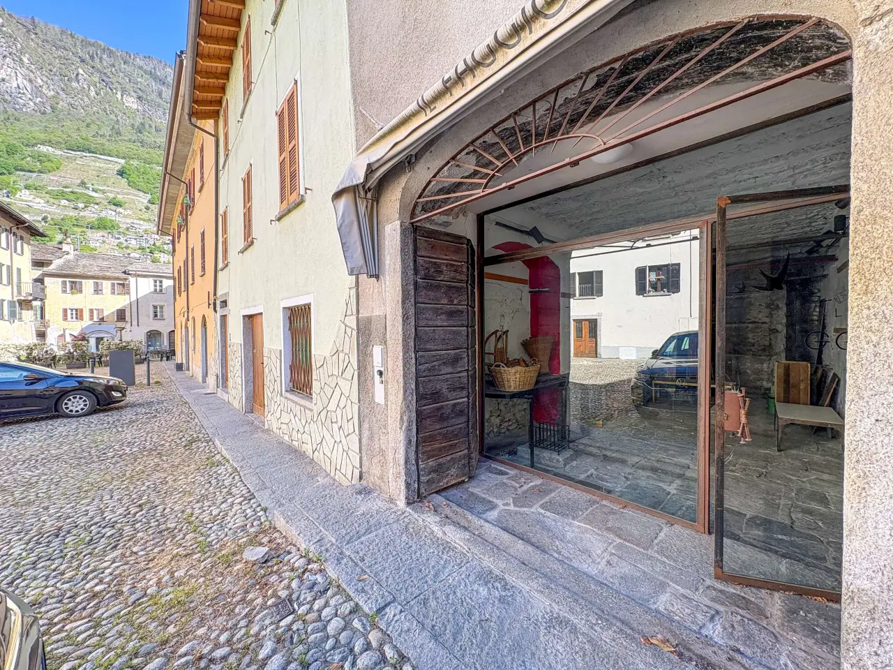 Negozio in Piazza Giovan Battista Crollalanza 9, Chiavenna, {3} - Foto 2