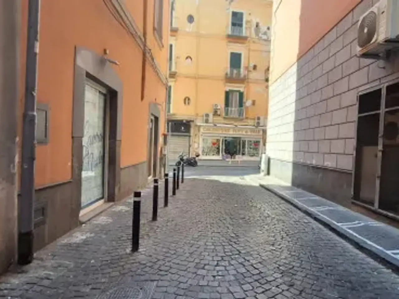 Negozio in Via San Vincenzo, Castellammare Di Stabia, {3} - Foto 2